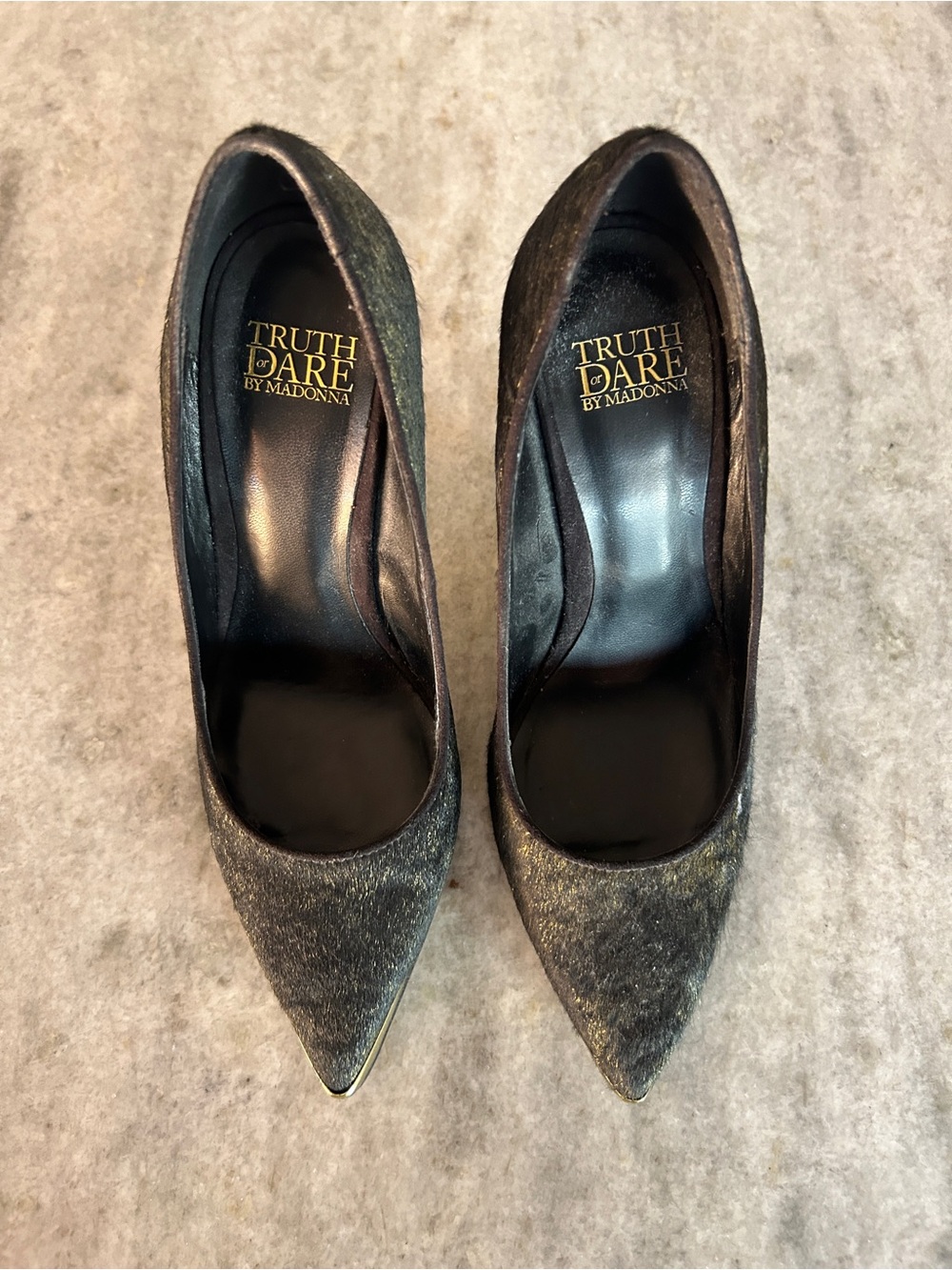 Truth or Dare by Madonna Black/Gold Pony/Hair Pointed-Toe Pumps Size 6.5